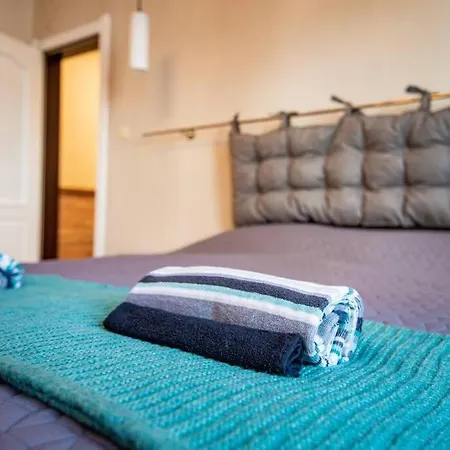 Huge Stylish Monroe 1 / Centre *