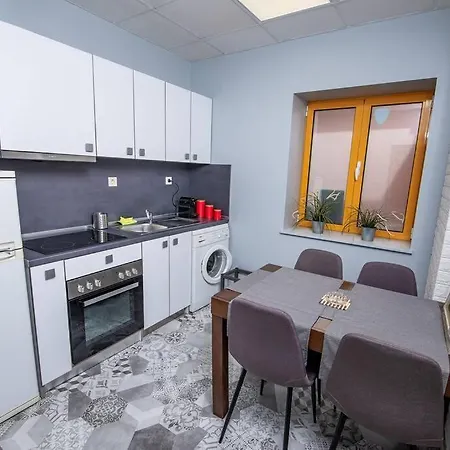 Апартаменти Huge Stylish Monroe 1 / Centre *