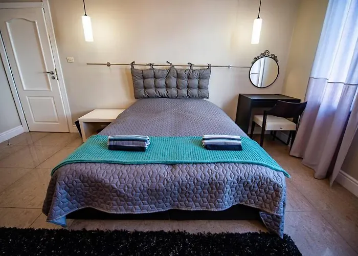 Huge Stylish Monroe 1 / Centre Plovdiv