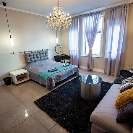 Huge Stylish Monroe 1 / Centre Apartment *