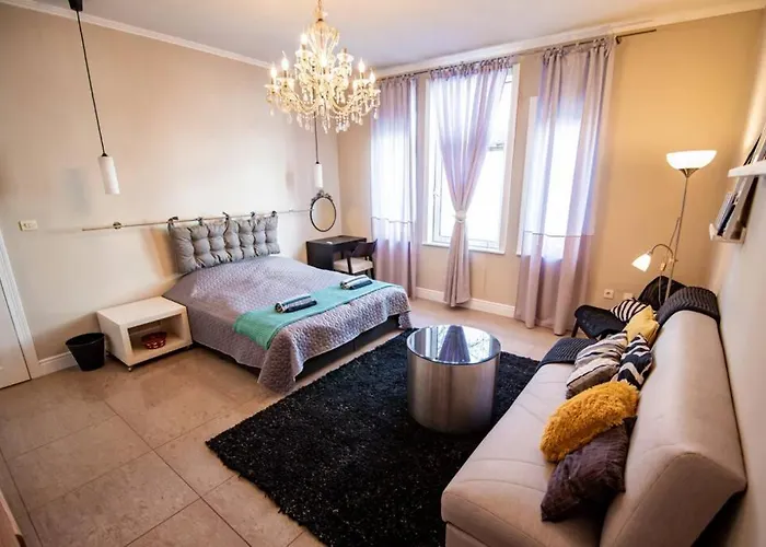 Huge Stylish Monroe 1 / Centre 普罗夫迪夫